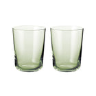 To sylindriske vannglass i grønt glass med minimalistisk, skandinavisk design fra Frederik Bagger