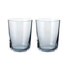 To sylindriske vannglass i klart, skandinavisk design fra Frederik Bagger med tidløs og funksjonell form.