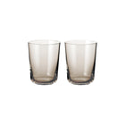 To sylinderformede vannglass i farget copal-brunt glass fra Frederik Bagger, skandinavisk design.