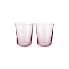 To rosa, sylinderformede vannglass i skandinavisk design fra Frederik Bagger med minimalistisk stil.