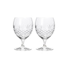 To klare krystallglass med fasettslipt diamantmønster fra Frederik Bagger, skandinavisk design.