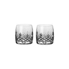 To klart krystallglass med fasettslipt diamantmønster fra Frederik Bagger i gråtoner.