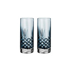 To høye blå krystallglass med fasettslipt diamantmønster fra Frederik Bagger, skandinavisk design.