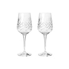 To klare vinglass i krystallglass med diamantmønster og skandinavisk design fra Frederik Bagger