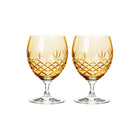 To glass med skandinavisk design i gul farget krystallglass med fasettslipt diamantmønster fra Frederik Bagger.