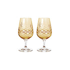 To fasettslipte krystallglass i gult farget glass fra Frederik Bagger med diamantmønster, skandinavisk design.