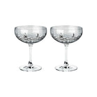 To fasettslipte champagneskåler i grått farget krystallglass fra Frederik Bagger.