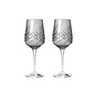 To røykfargede krystallglass med rillet diamantmønster i skandinavisk design fra Frederik Bagger.