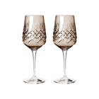 To fasettslipte krystallglass i brun fargetone med diamantmønster fra Frederik Bagger.