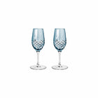 To blå portvinsglass med diamantmønster i klart og farget krystallglass fra Frederik Bagger