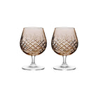 To brune krystallglass med fasettslipte diamantmønstre, designet av Frederik Bagger.