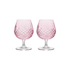 To rosa krystallglass med fasettslipte diamantmønster, klart stettglass i skandinavisk design.