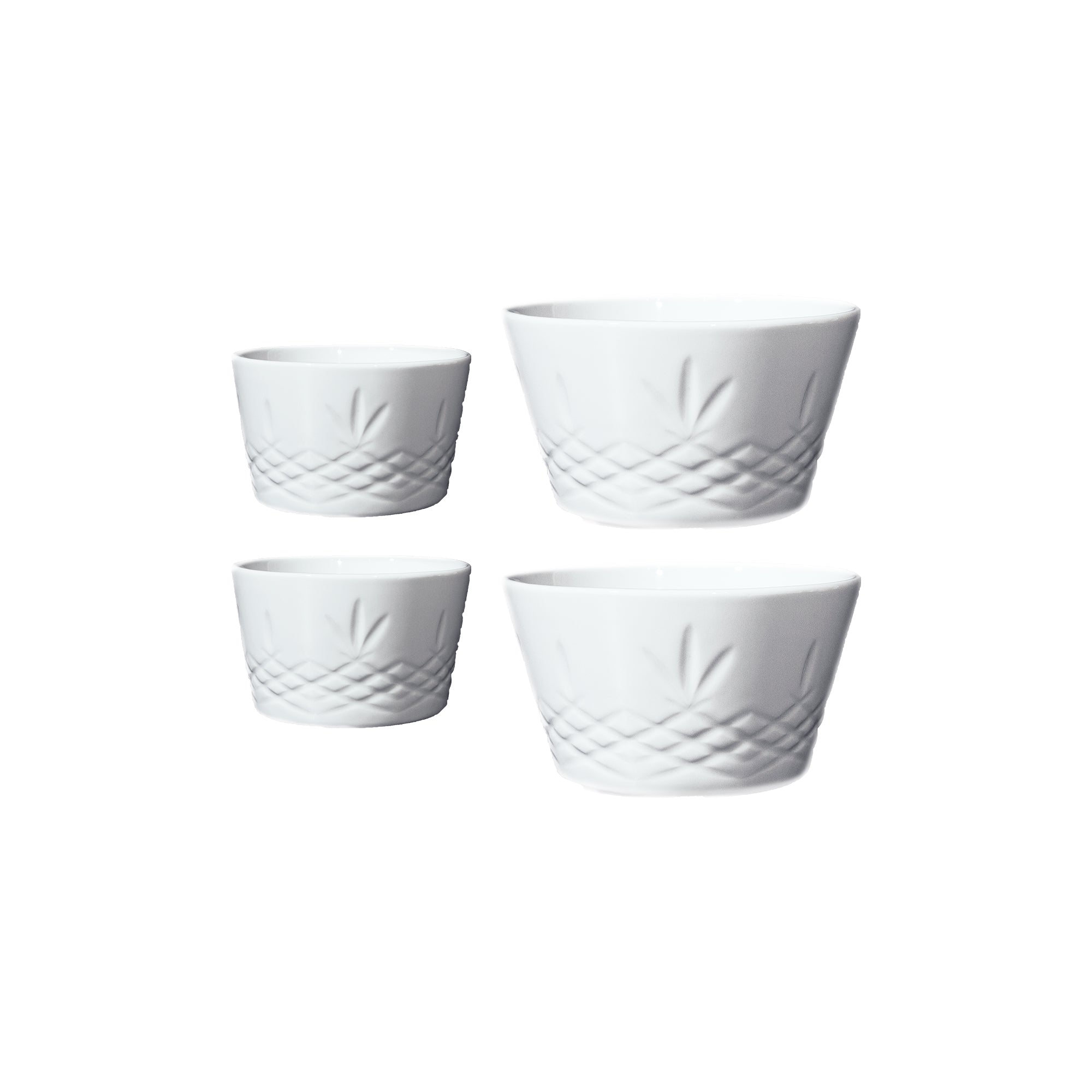 To hvite skåler i porselen med rillet mønster, minimalistisk skandinavisk design fra Frederik Bagger Norge.